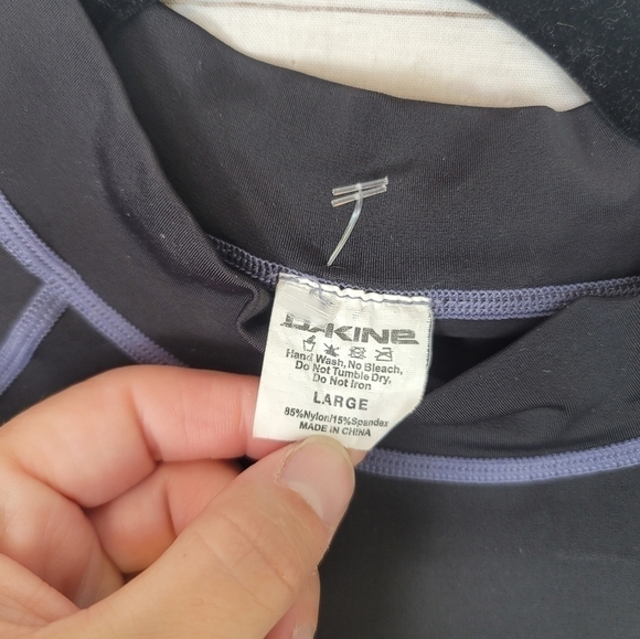 DAKINE BLACK SHORT SLEEVE RASH GUARD IN BLACK, SZ LARGE - Picture 7 of 7